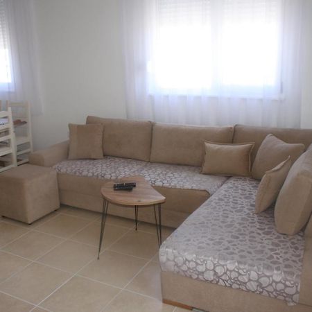 Everest Apartments Shëngjin Esterno foto