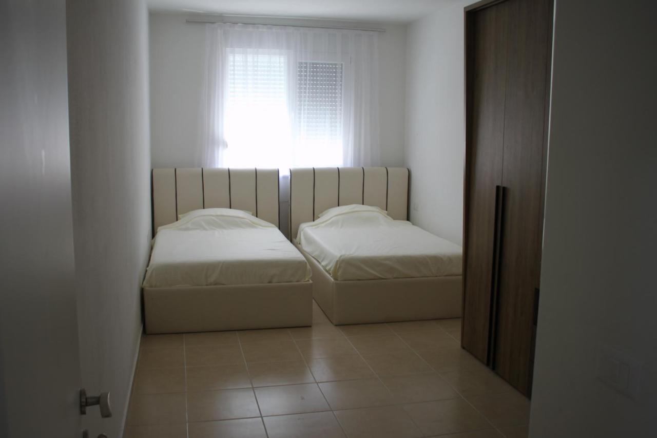 Everest Apartments Shëngjin Esterno foto